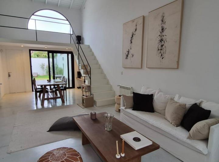 Casa · 230m² · 3 Ambientes · 2 Cocheras
