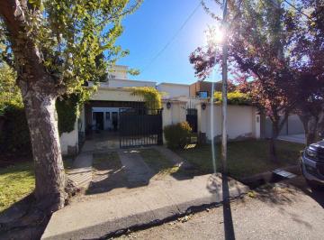 Casa · 220m² · 4 Ambientes · 2 Cocheras · Se Vende Casa en Chacras de Coria, Mendoza