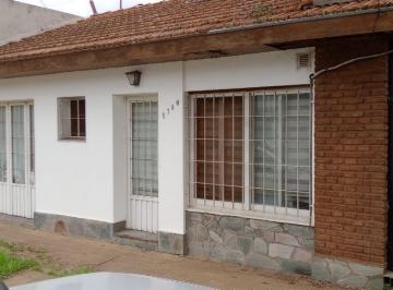 Casa · 55m² · 2 Ambientes · 1 Cochera · Inmejorable Casa en Martinez