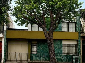 Casa · 148m² · 4 Ambientes · 2 Cocheras · Casa 3 Dorm. Patio Arbolado Apta Credito