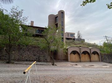 Casa · 750m² · 6 Ambientes · 3 Cocheras · Se Vende Casa en Barrio La Colina, Chacras de Coria