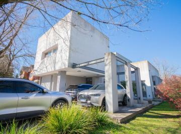 Casa · 295m² · 5 Ambientes · 3 Cocheras · Venta Casa 5 Ambientes C/ Jardín en La Masía Pilar