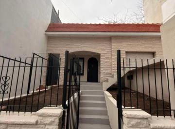 PH · 90m² · 3 Ambientes · 1 Cochera · Chalet en PH de 3 Ambientes a La Calle con Garage