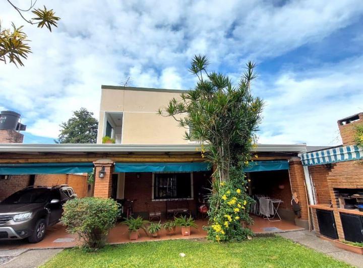 Casa · 236m² · 3 Dormitorios