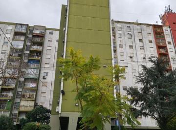 Departamento de 4 ambientes, Villa Lugano · Departamento de 4 Ambientes en Segundo Piso con Balcón Sobre Autopista Dellepiane