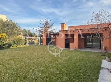 Casa · 228m² · 5 Ambientes · 1 Cochera · Casa en Alquiler en Villa Rosa, Pilar, G. B. a. Zona Norte