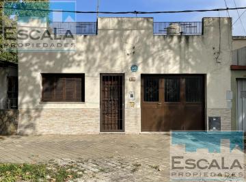 Casa · 70m² · 3 Ambientes · 1 Cochera · Casa de Dos Dorm. con Patio en Venta