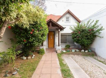 Casa · 139m² · 4 Ambientes · 1 Cochera · Venta de Casa en Hurlingham con Pileta y Garage