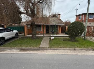 Casa · 102m² · 4 Ambientes · Casa en Venta - Barrio Aeroparque
