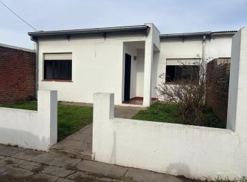 Casa · 80m² · 4 Ambientes · 3 Cocheras · Casa en Alquiler 3 Dorm. Tandil