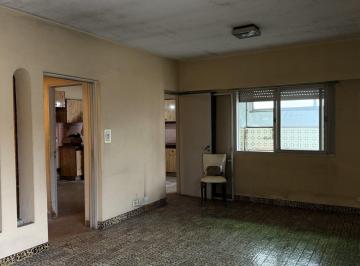 Casa · 230m² · 3 Ambientes · Venta Casa 3 Ambientes a Reciclar, con Galpon en Ramos Mejia