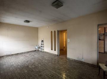 Casa · 230m² · 3 Ambientes · Venta Casa 3 Ambientes a Reciclar, con Galpon Ramos Mejia