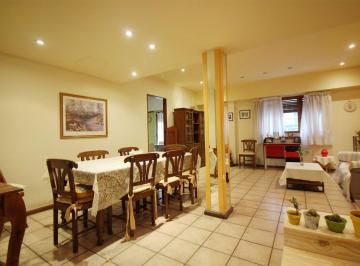 Casa · 234m² · 5 Ambientes · 1 Cochera · Casa 5 Amb Duplex con Local Venta Saavedra