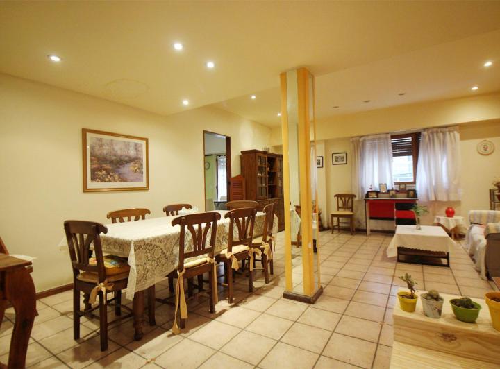 Casa · 234m² · 5 Ambientes · 1 Cochera