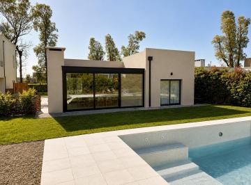 Casa · 141m² · 4 Ambientes · 3 Cocheras · Casa en Venta en Santa Elena, Pilar del Este, Pilar