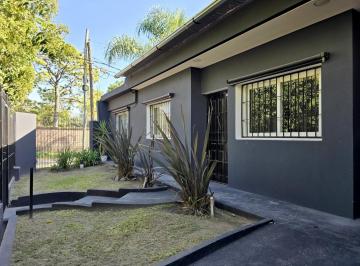 Casa · 130m² · 4 Ambientes · 3 Cocheras · Casa en Venta de 4 Ambientes en La Reja, Moreno, Gba Oeste