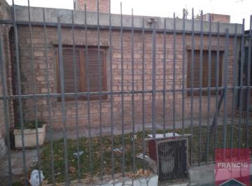 Casa · 100m² · 7 Ambientes · 1 Cochera · Casa en Carrodilla