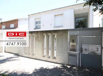 Casa · 310m² · 4 Ambientes · 2 Cocheras · Chalet de 4 Ambientes Sobre Lote de 450 m² en Las Lomas de San Isidro