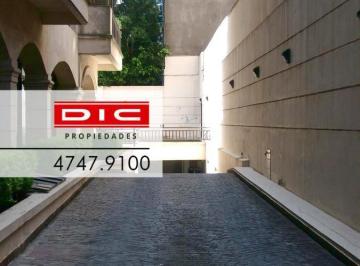 Garage · Cochera Cubierta Fija con Rampa en San Isidro