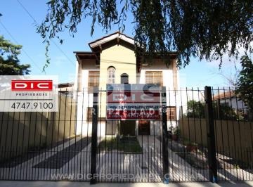 Casa · 157m² · 6 Ambientes · 1 Cochera · Excelente PH de 5 Dorm., 2 Baños y Cochera. Terreno de 400 m²
