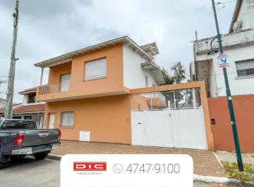 Casa · 235m² · 7 Ambientes · 2 Cocheras · Casa Ideal Constructor en San Isidro