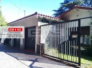 Casa · 331m² · 6 Ambientes · 2 Cocheras · Muy Buena Casa C/quincho y Piscina, 800 m² Totales - Don Torcuato