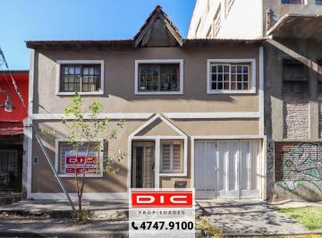 Casa · 220m² · 5 Ambientes · 1 Cochera · Casa 4 Dorm. Venta - Beccar