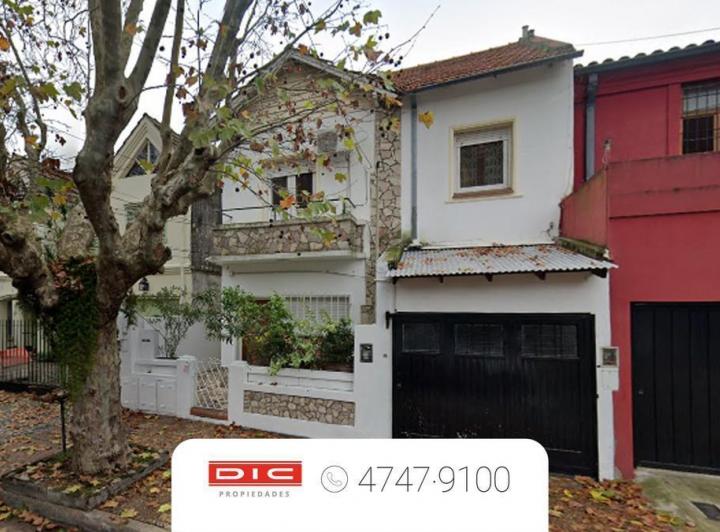Terreno · 260m² · 8 Ambientes