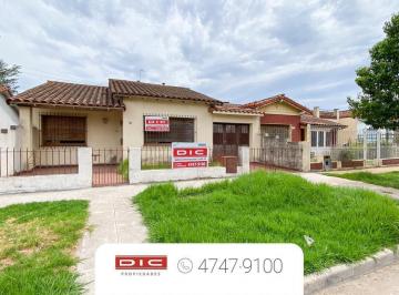 Casa · 73m² · 3 Ambientes · 1 Cochera · Chalet 2 Dorm. Venta - Los Polvorines