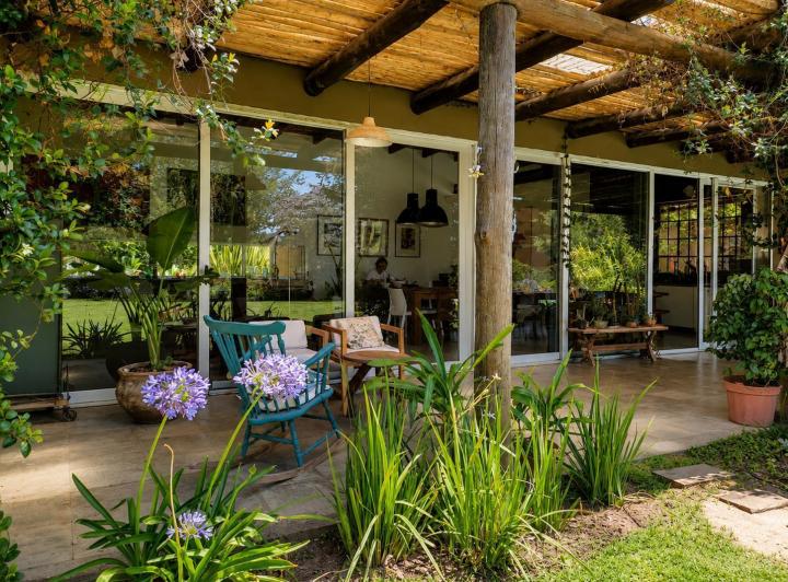 Casa · 1000m² · 6 Ambientes · 2 Cocheras