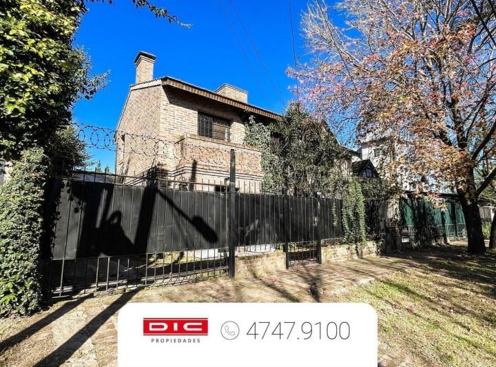 Casa · 155m² · 4 Ambientes · 3 Cocheras