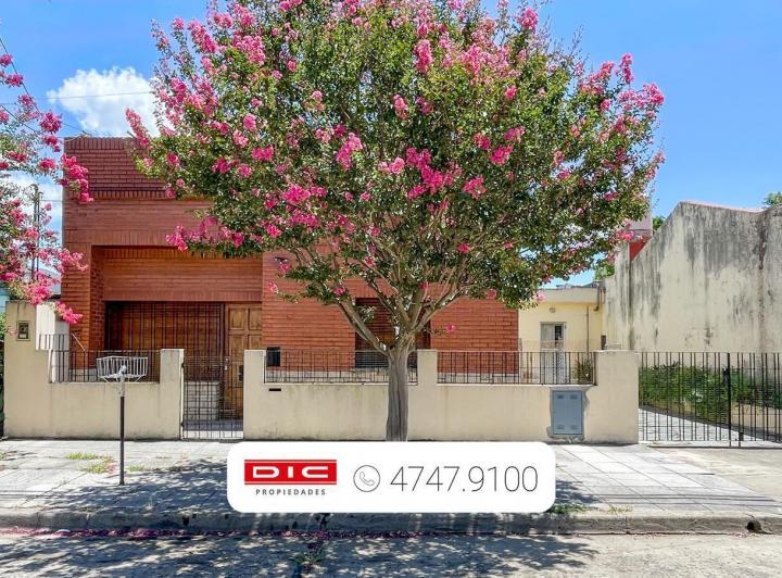 Casa · 87m² · 4 Ambientes · 1 Cochera