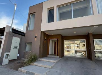 Departamento de 4 ambientes, Maipú · Duplex de 119 m² con 2 Dorm. en Venta en Maipú Bª Furlotti