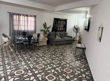Casa · 212m² · 5 Ambientes · 2 Cocheras · Casa en Ituzaingó 5 Amb - 4 Dorm - Cochera 2 Autos - con Patio y Local