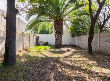 Casa · 176m² · 4 Ambientes · 1 Cochera · Casa con Amplio Parque en Garín Centro - 3 Dorm