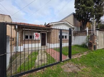 Casa · 62m² · 3 Ambientes · 1 Cochera · Alquiler Casa 3amb - San Isidro - Jardin - Quincho - Garag