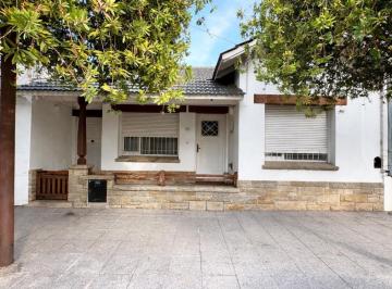 Casa · 141m² · 5 Ambientes · Venta - Oportunidad Chalet 5 Ambientes con Patio - Chauvin