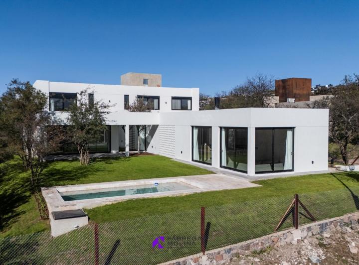 Casa · 414m² · 3 Ambientes · 2 Cocheras
