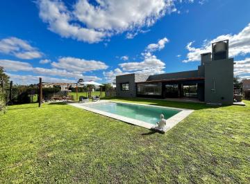 Casa · 140m² · 4 Ambientes · 4 Cocheras · Casa Venta 3 Dorm Piscina Parrilla Galeria Luminosa y Espaciosa Maschwitz Escobar