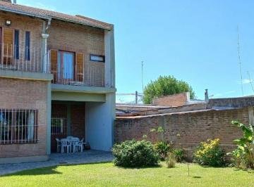 Casa de 6 ambientes, Suipacha · Casa en Venta Apta Crédito, 3 Dorm., Garaje y Quincho – Centro de Suipacha