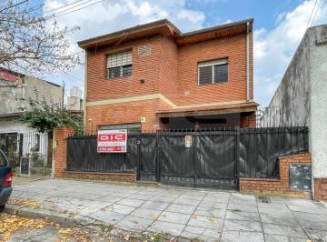 Casa · 132m² · 4 Ambientes · 1 Cochera · Casa 3 Dorm. Venta - Olivos - Maipu/uzal