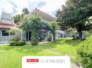 Casa · 400m² · 11 Ambientes · 1 Cochera · Chalet 8 Dorm. Venta - La Lucila - Vias/libert.