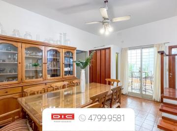 Casa · 230m² · 9 Ambientes · 1 Cochera · Casa 5 Dorm. Venta - Olivos