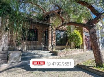 Casa · 190m² · 4 Ambientes · 1 Cochera · Chalet 4 Ambientes Venta con Jardin Piscina Parrilla y Cochera en Olivos