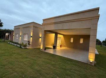 Casa · 185m² · 3 Dormitorios · 1 Cochera · Casa - B° Miraflores I, Cerrillos