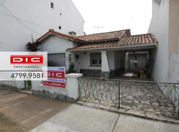 Casa · 173m² · 4 Ambientes · 1 Cochera · Chalet 4 Ambientes con Amplio Jardin Ubicado en Olivos