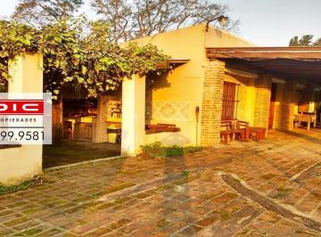Quinta vacacional · 270m² · 6 Ambientes · 2 Cocheras · Casa 6 Ambientes en Campo de 3 Ha Piscina Quincho en Victoria Prov. de Entre Rios