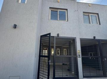 Departamento · 70m² · 4 Ambientes · 1 Cochera · Alquila Duplex Carrodilla