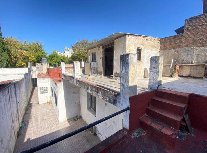 Terreno · 218m²