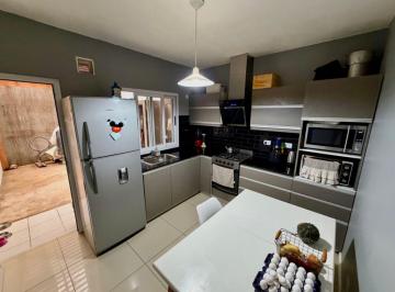 Departamento de 4 ambientes, Malvinas Argentinas · Tríplex de 4 Ambientes con Dos Cocheras, Patio, Lavadero y Terraza — Alquiler Comodidad de Una Casa